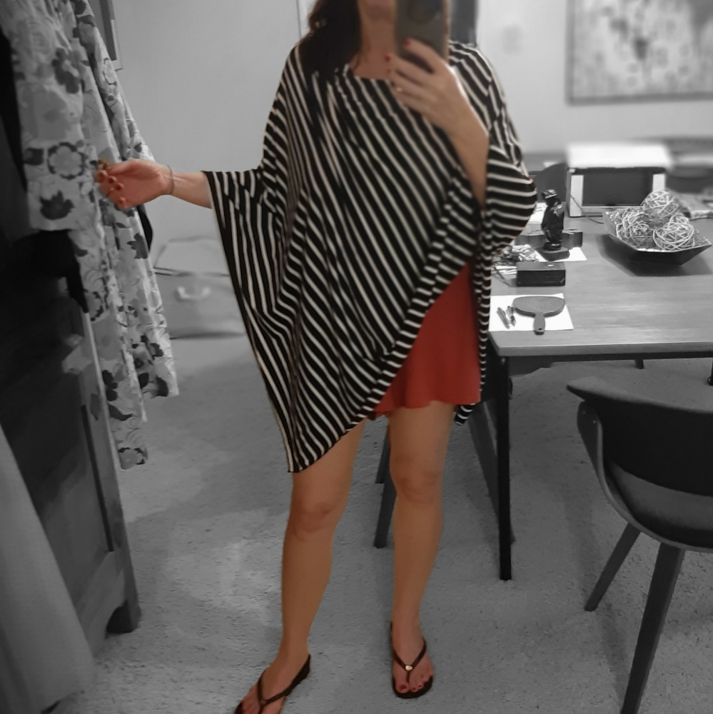 Poncho - Picture 5 of 7